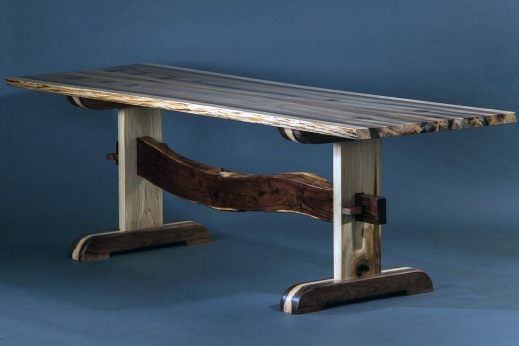 میز با چوب صنوبر