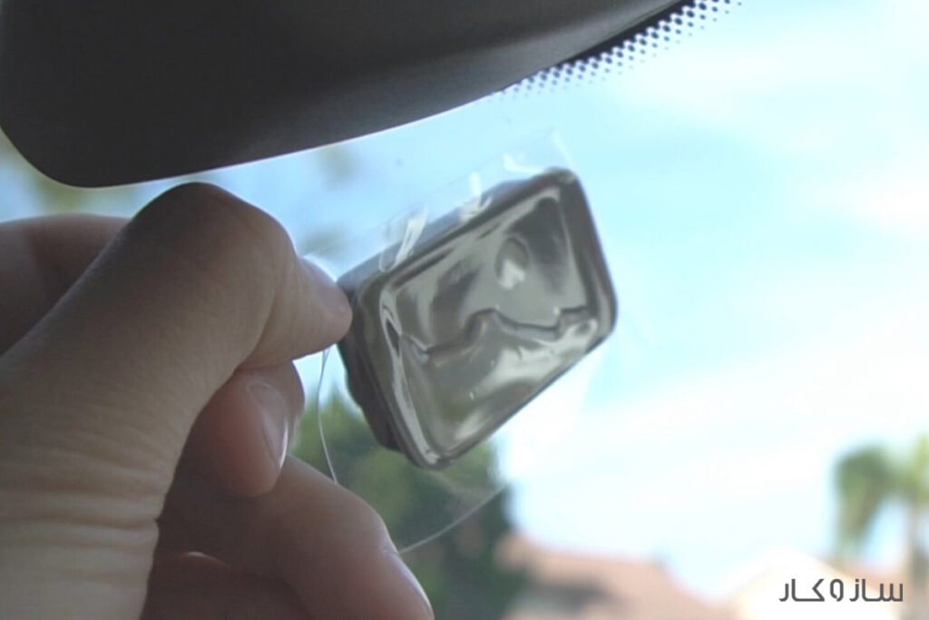 پاک کردن چسب از روی شیشه ماشین